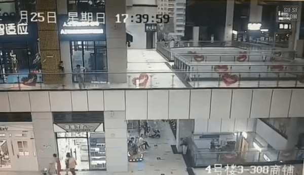 BQA5db77dde84a23.gif