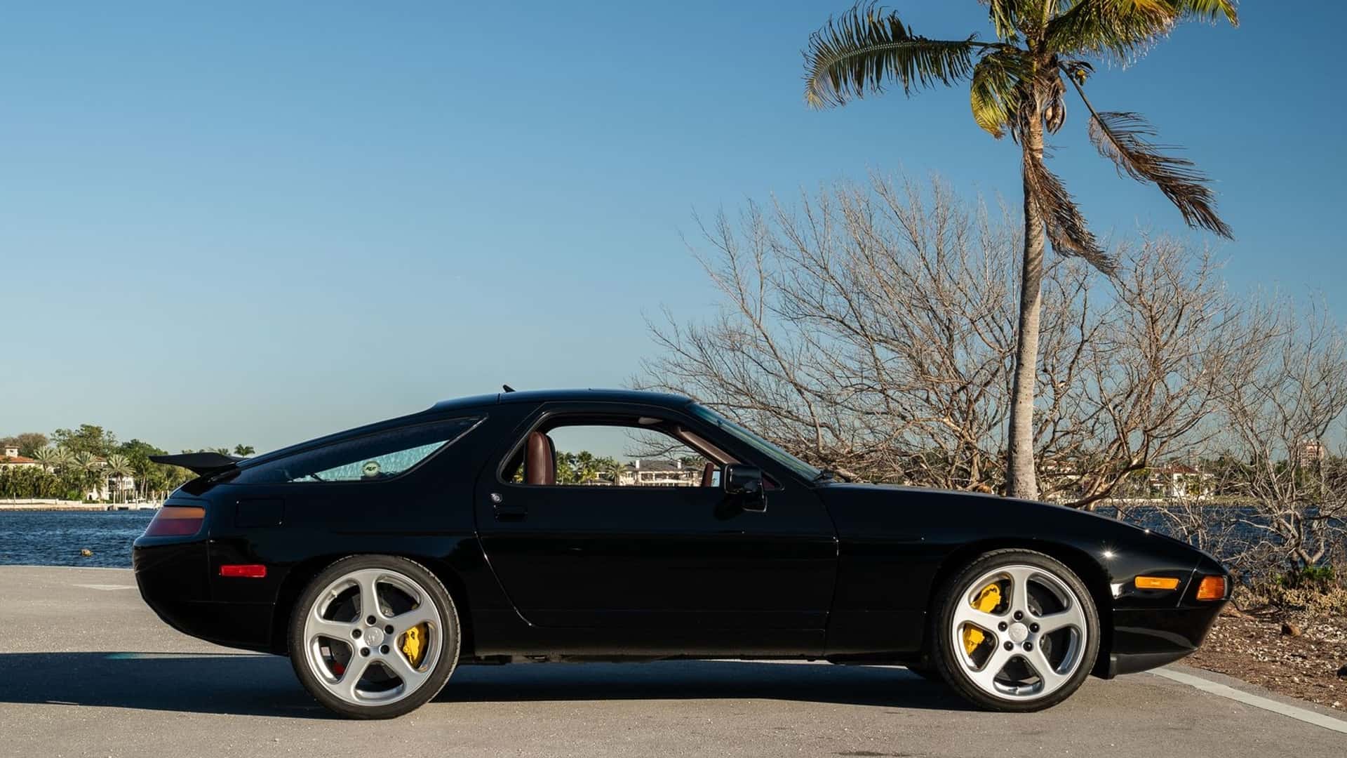 world-s-only-ruf-porsche-928-belonged-to-ex-samsung-chairman-it-was-parked-in-a-time-capsule_2.jpg