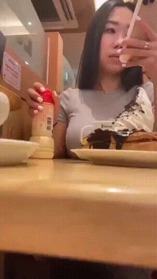 SaveTwitter.Net_DdNQXFYU24yhXf4K__568p_.gif