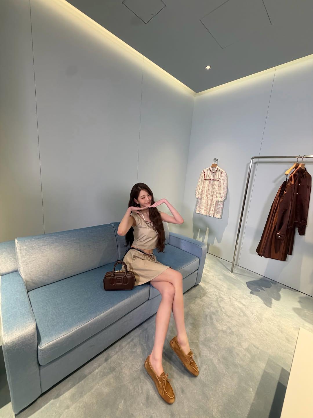 너쫌맘에든다나랑같이다니장@miumiu#MIUMIU#MiuMiuClub(11).jpg
