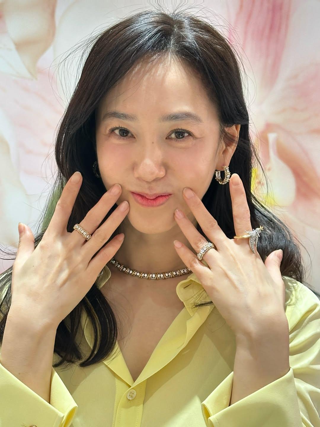 @tiffanyandco  나에게 주얼리는연인과의 약속,가족과의 유대,그리고 우정의 순간을 담아내는 시간의 기록 입니다.? (4).jpg