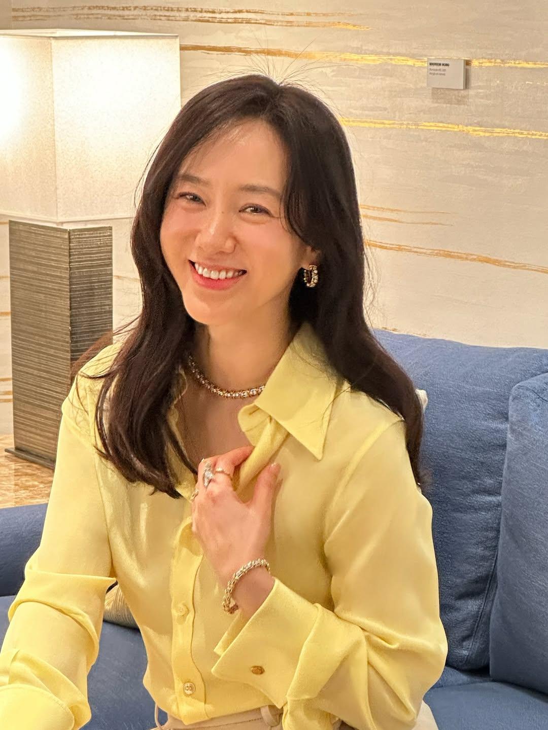 @tiffanyandco  나에게 주얼리는연인과의 약속,가족과의 유대,그리고 우정의 순간을 담아내는 시간의 기록 입니다.? (3).jpg