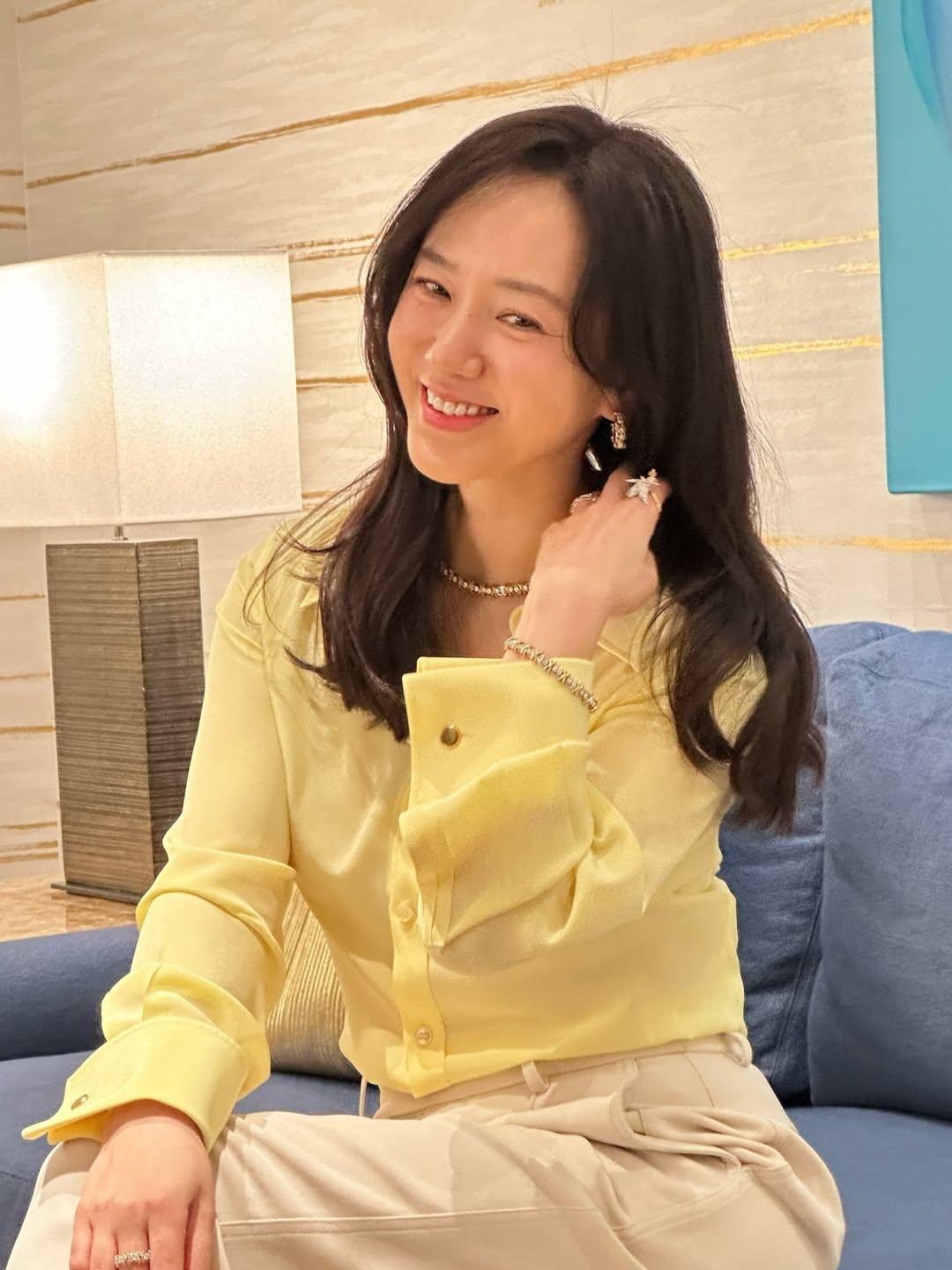 @tiffanyandco  나에게 주얼리는연인과의 약속,가족과의 유대,그리고 우정의 순간을 담아내는 시간의 기록 입니다.? (2).jpg