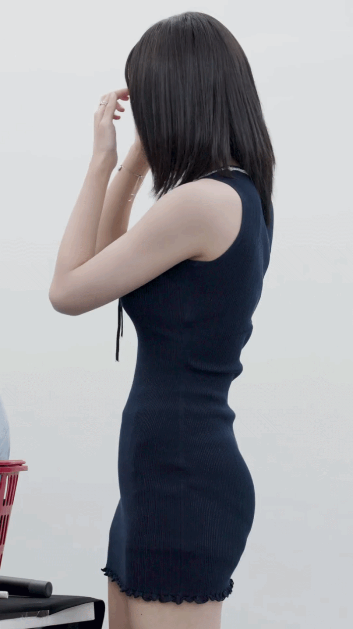 1000044935-ezgif.com-resize (1).gif