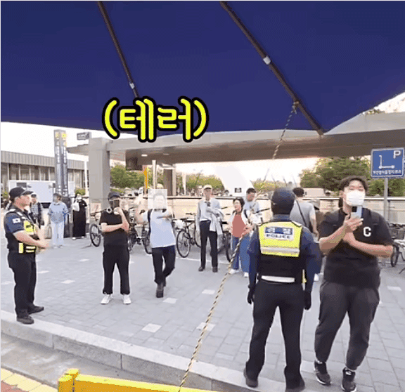 극우테러.gif