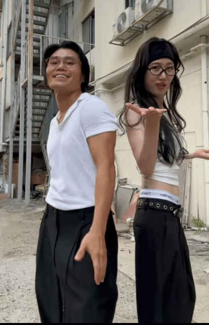 cd7776341a8fddde03460aba7304ca1b3a32b6cd.gif