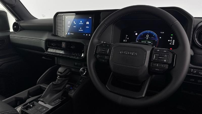 toyota-land-cruiser-commercial-2025-14.jpg