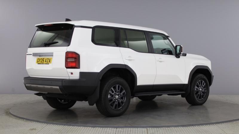 toyota-land-cruiser-commercial-2025-03.jpg