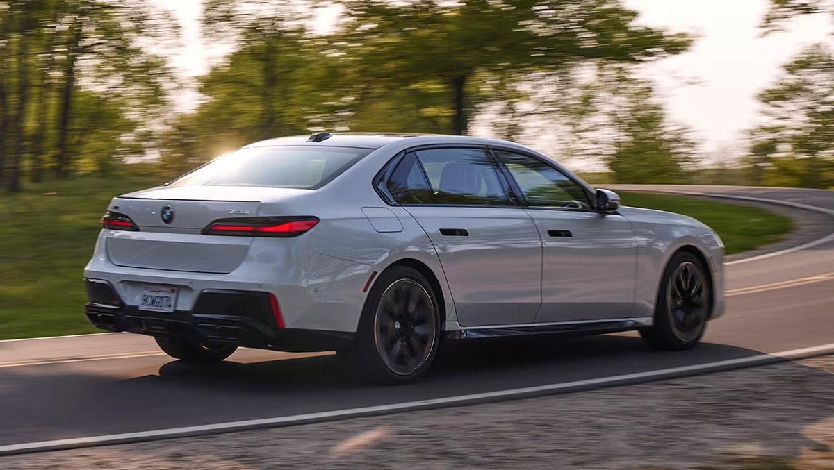 2023-bmw-760i-xdrive-120-64c806a573328.jpg