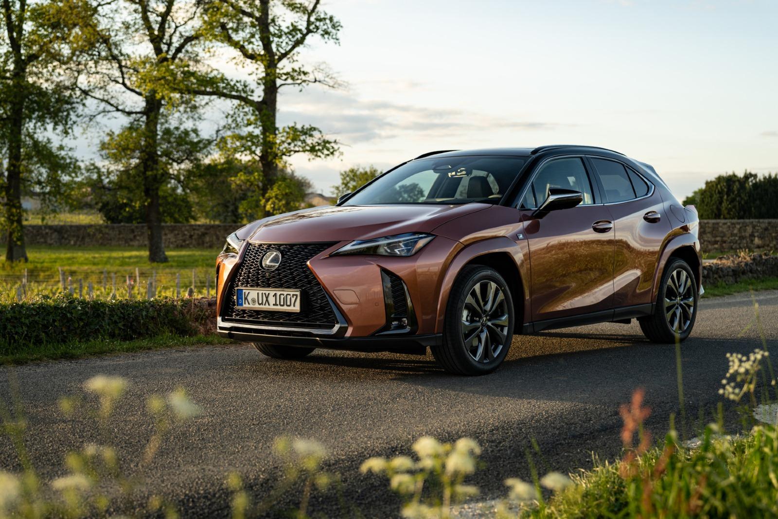 LEXUS-UX08.jpg