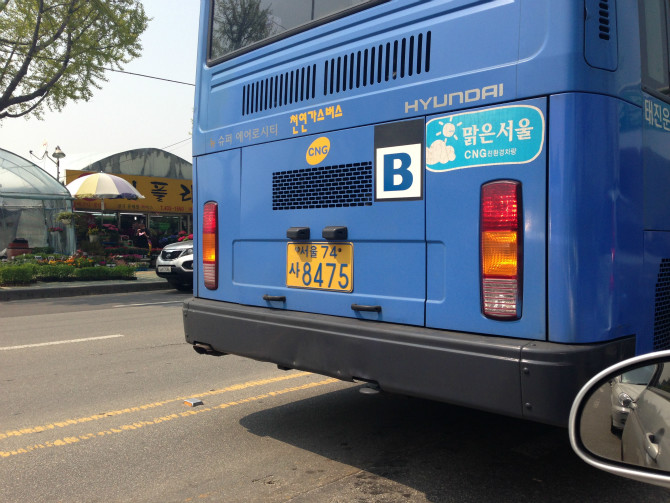 [사진有] 서울 362 버스 신고합니다. (서울시 버스 재생타이어 사용) | 보배드림 교통사고/블박