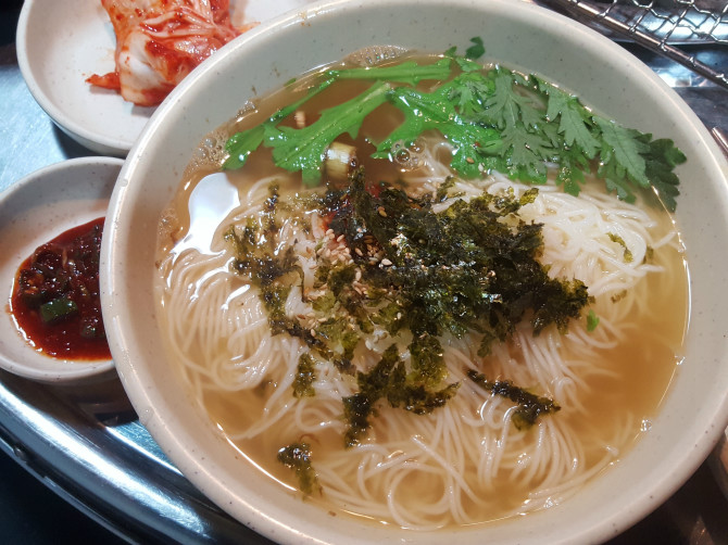 어젯밤에 여사친이랑 숯불 닭갈비 먹었어요. | 보배드림 자유게시판