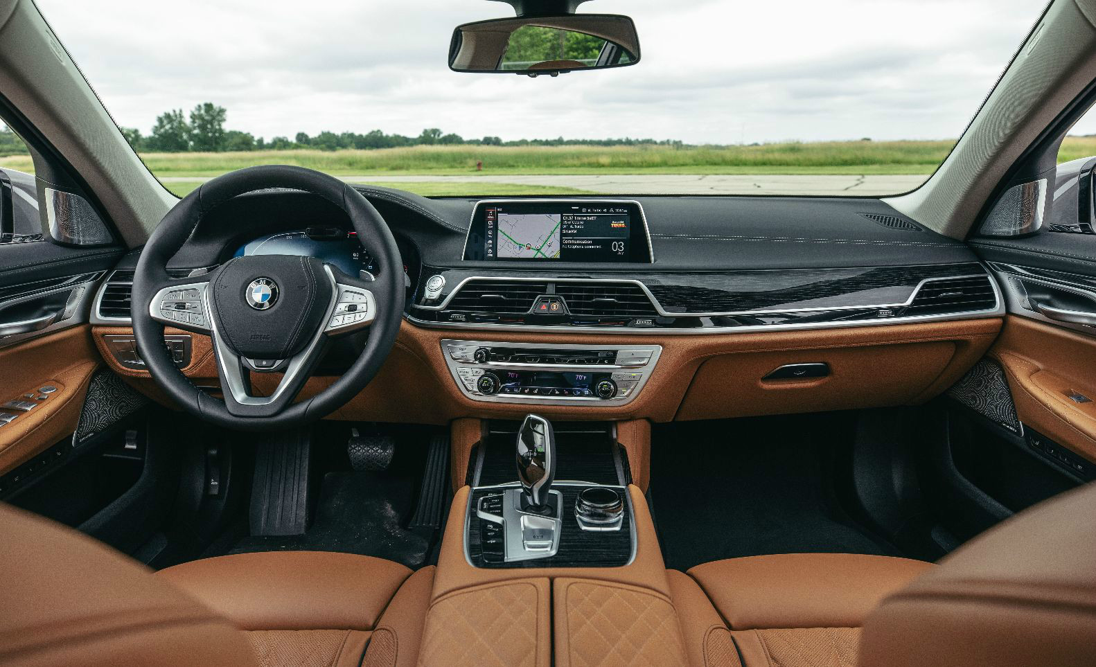 BMW 750i 2020 салон