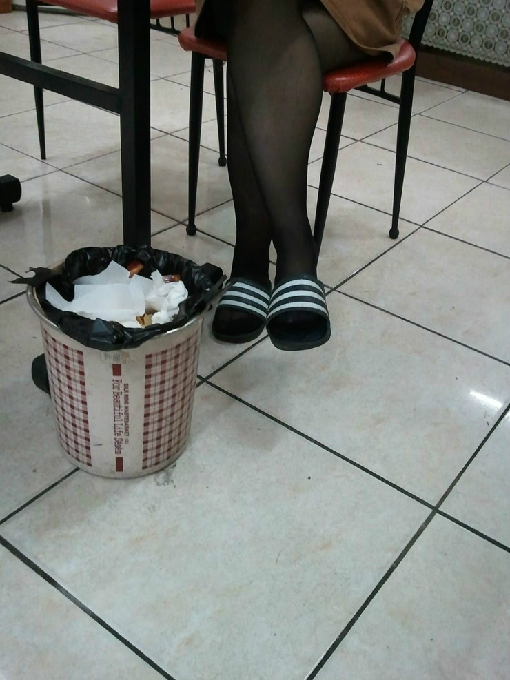 여자들 스타킹신은 발에서 나는 냄새 갠적으로 맡아보고 싶네. | 보배드림 유머게시판 여자들 스타킹신은 발에서 나는 냄새 갠적으로 맡아보고 싶네. | 보배드림 유머게시판