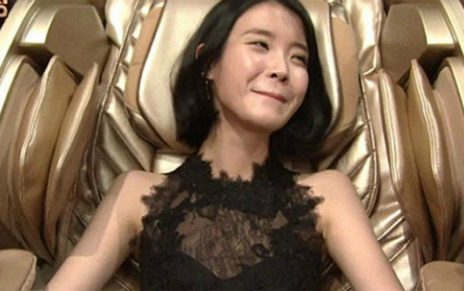 홍콩간듯한 표정의 아이유 | 보배드림 유머게시판 홍콩간듯한 표정의 아이유 | 보배드림 유머게시판