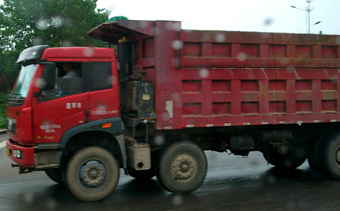 중국 트럭 자전거 사고