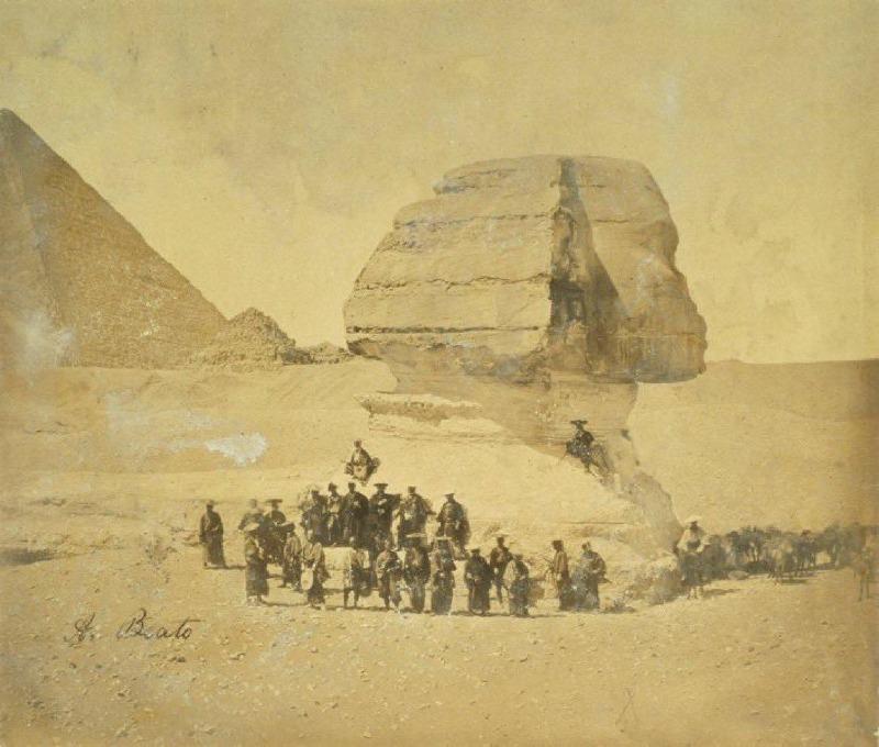 사무라이 일행이 이집트로 관광 여행을 가서 스핑크스 앞에서 사진을 찍었다, 1864 8kjgdl0e84m81.jpg