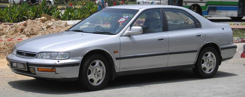 Honda_Accord_(fifth_generation,_first_facelift)_(front),_Serdang.jpg