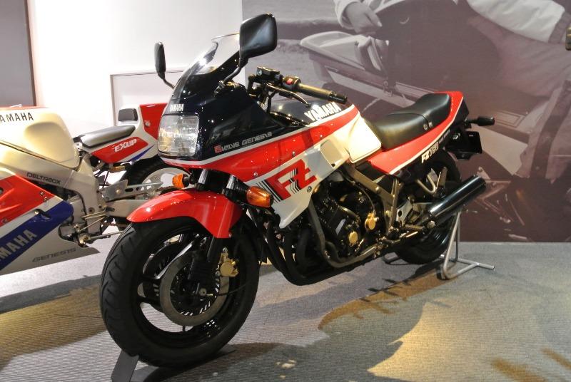 1985_Yamaha_FZ750.jpg