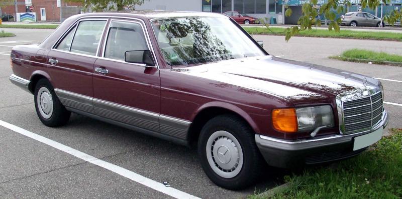 Mercedes-Benz_W126_front_20080820.jpg