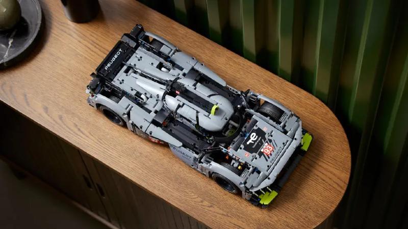 2-Lego-Technic-Peugeot-9X8.jpg