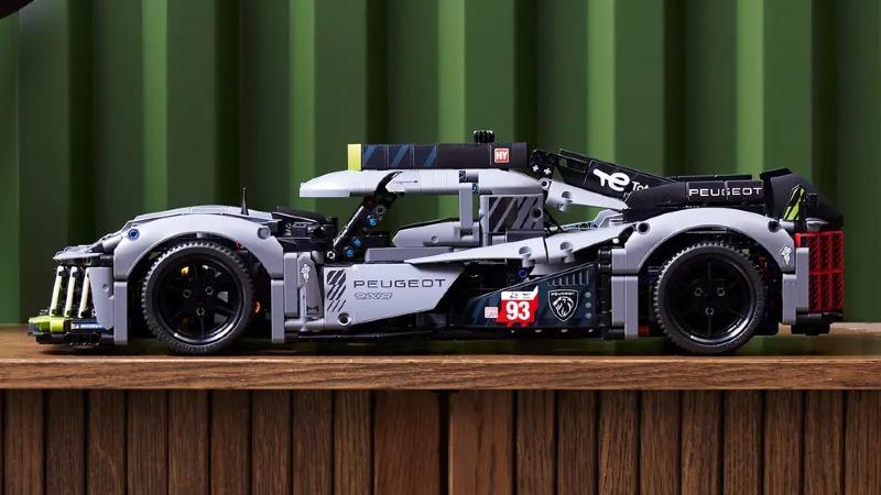 4-Lego-Technic-Peugeot-9X8.jpg
