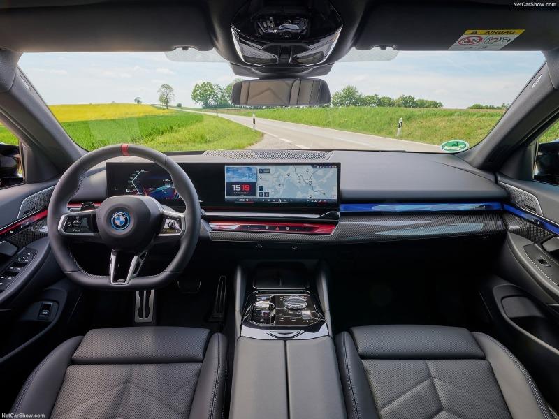 BMW-i5_M60_Touring-2025-1600-48.jpg