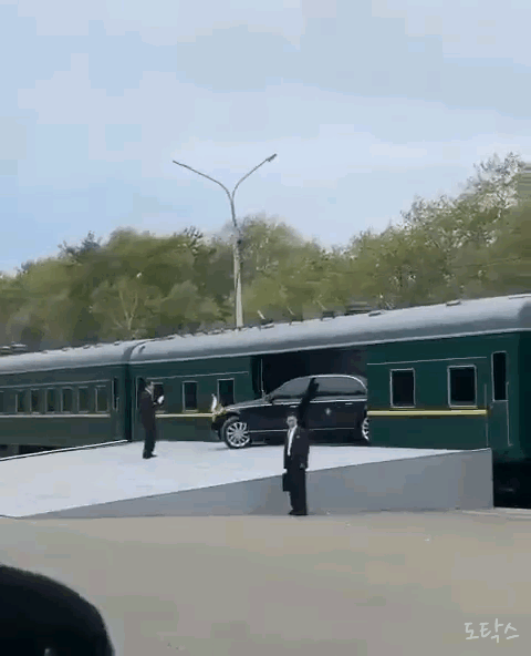 ce6635056bec5c5313079863fd642b0818f67ded.gif