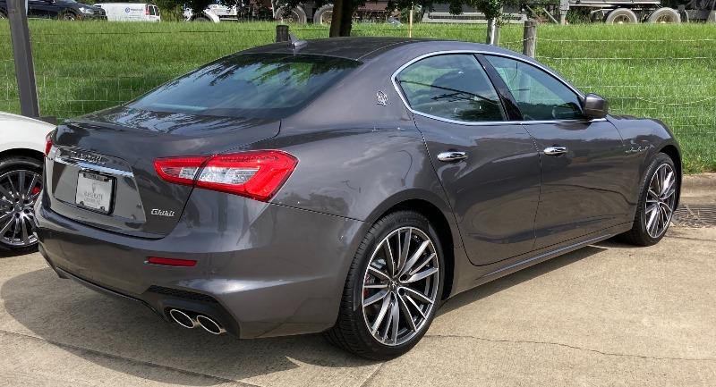 Gray_Maserati_Ghibli_rear.jpg