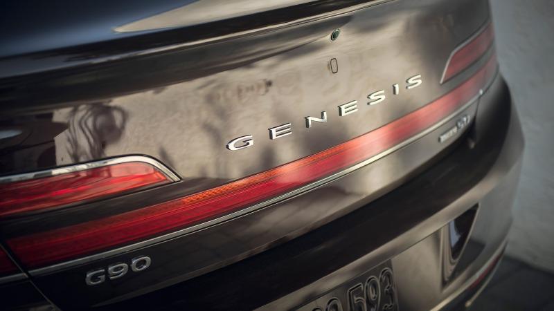 2020-Genesis-G90-Porto-Red-3.jpg