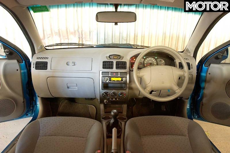 2005-Kia-Rio-interior.jpg