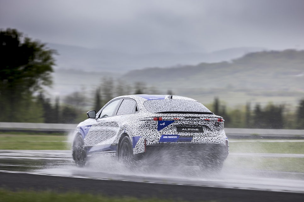 Alpine_A390_Tests_on_wet_track_at_Ladoux_(France)_(2).jpg
