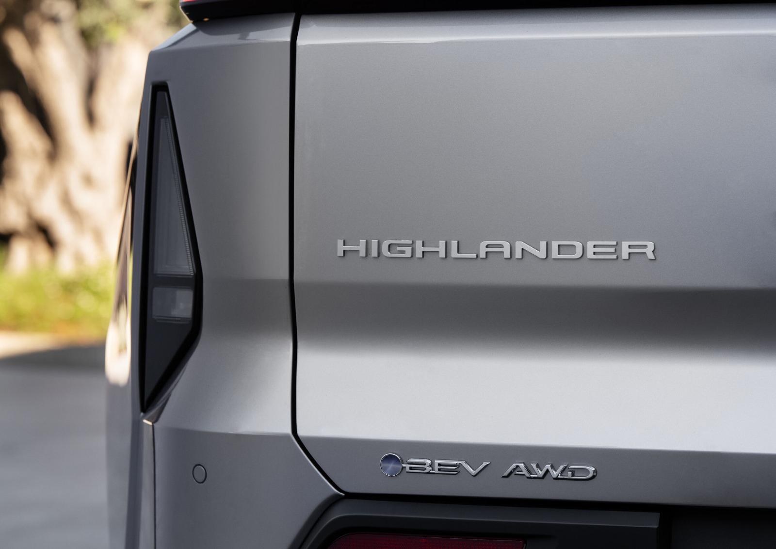 2027_Toyota_Highlander_Limited_Spellbound2Tone_012-scaled.jpg