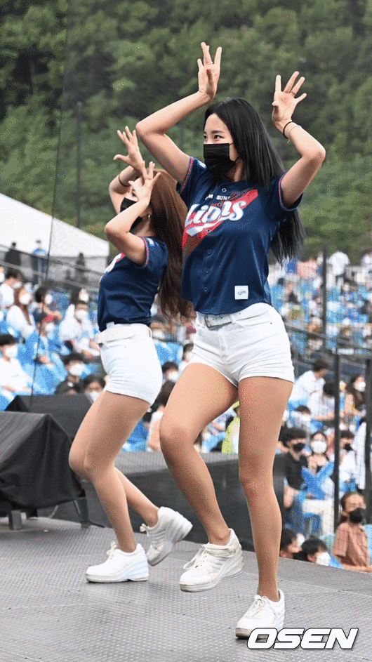1749572725-1.gif