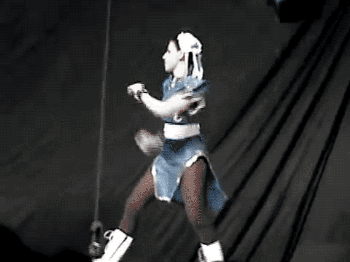 코스프레 춘리 발차기.gif