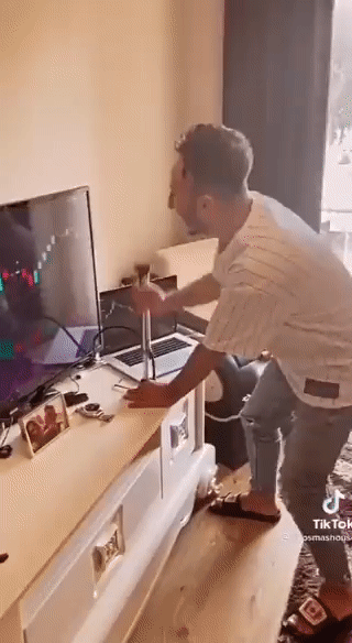 75b9eccaef24738c45fcc9989b3bf962e78626ae.gif