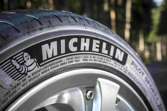 Pilot-Sport-4-tyre-main.jpg