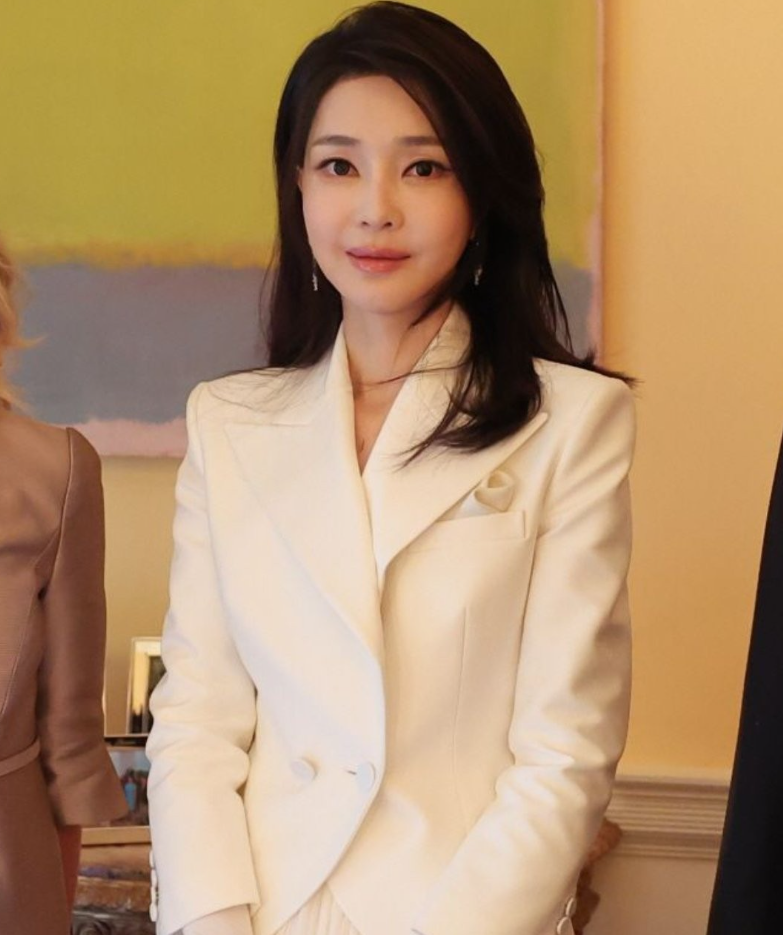 영부인 김건희 여사가 오코노미야키를....먹네 | 보배드림 정치게시판