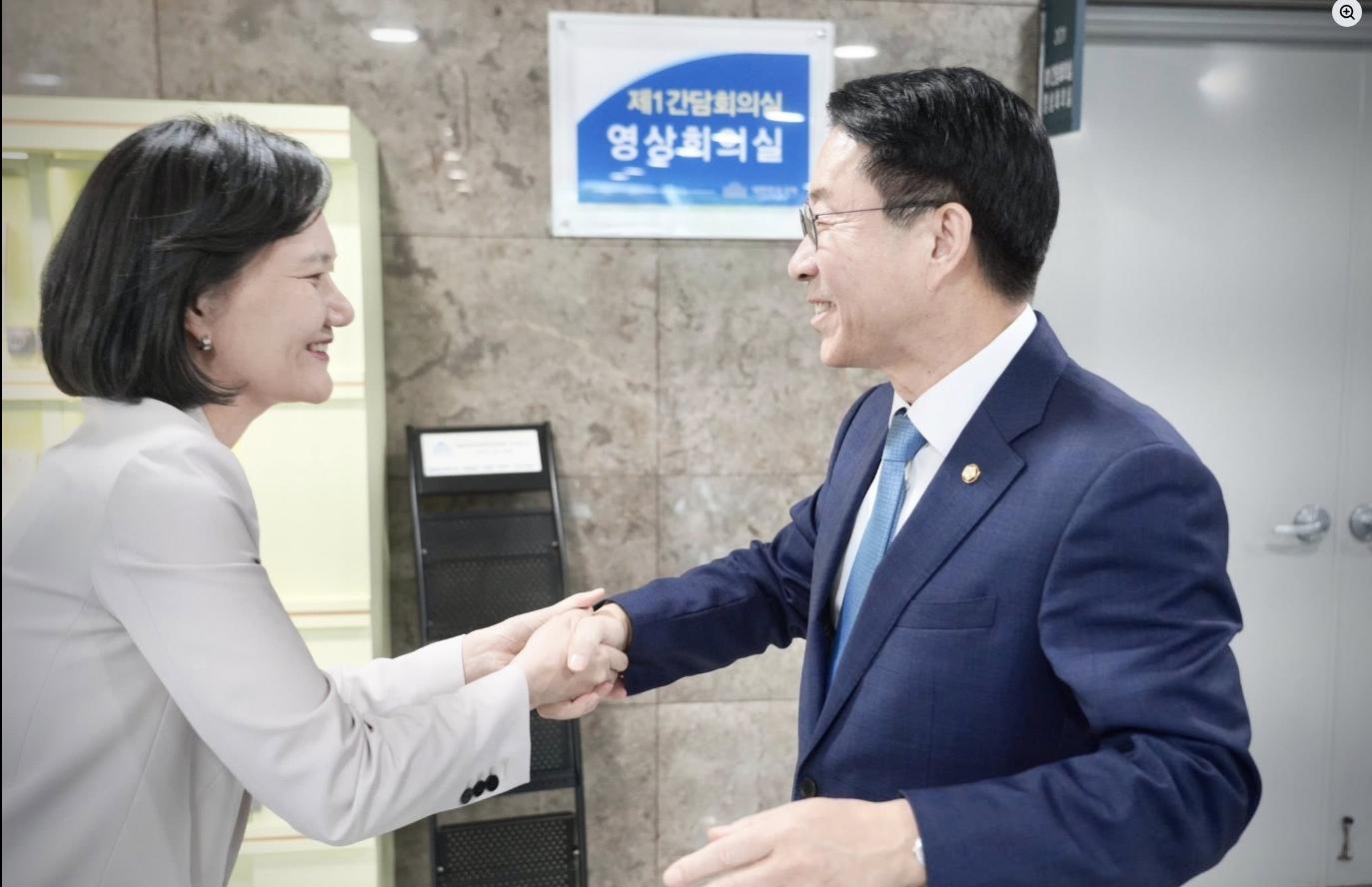 스크린샷_1-5-2026_10613_www.facebook.com.jpeg