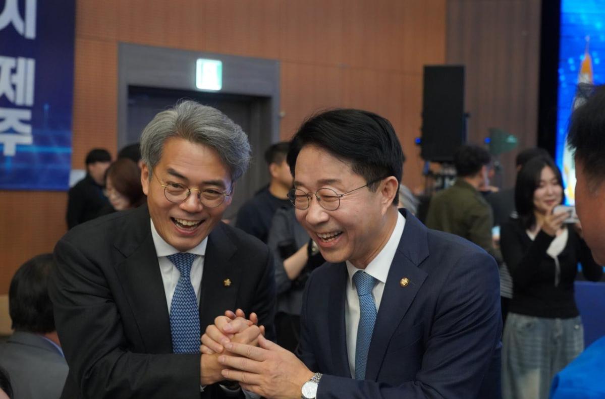 스크린샷_8-5-2026_95011_www.facebook.com.jpeg