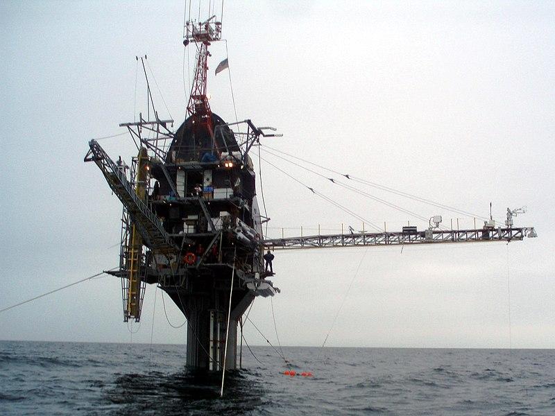 800px-RP_FLIP_(Floating_Instrument_Platform)_in_August_2009_(cropped).jpg