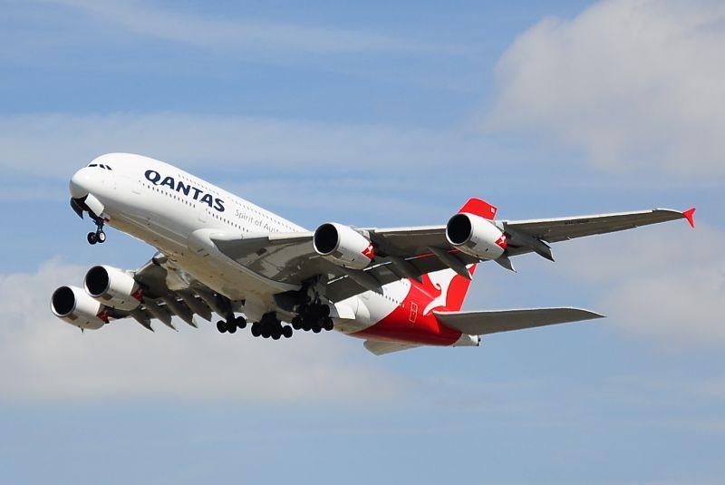 Airbus_A380-842_-_Qantas_(VH-OQG).jpg