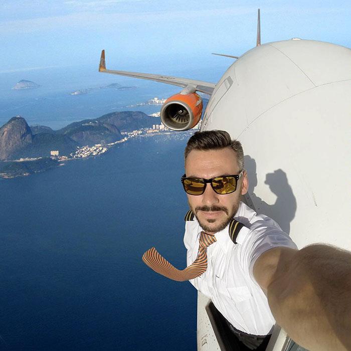 pilot-fake-mid-flight-selfies-instagram-daniel-centeno-1-59b244246ed58__700.jpg