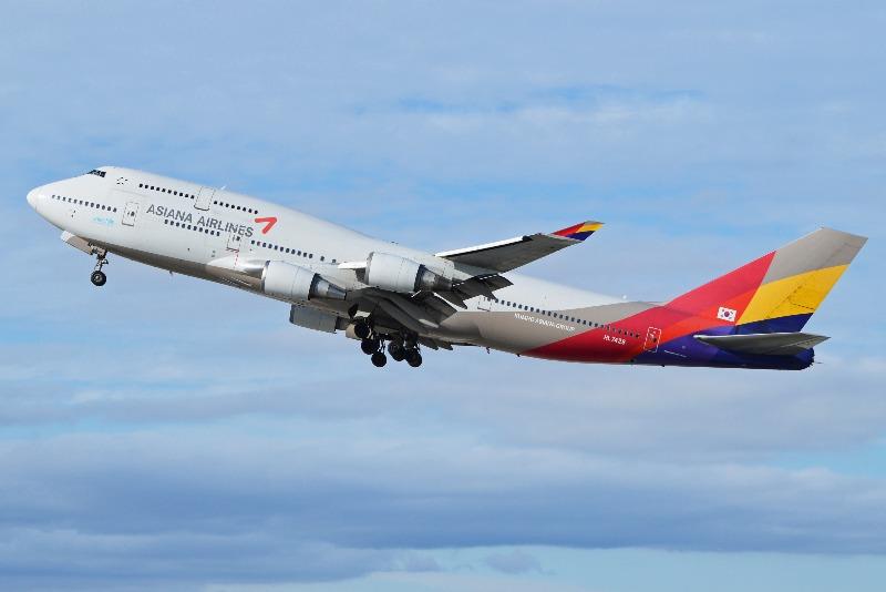 Boeing_747-48E_'HL7428'_Asiana_Airlines_(14324228896).jpg