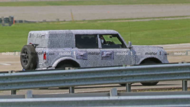 2021-ford-bronco-spy-photo (1).jpg