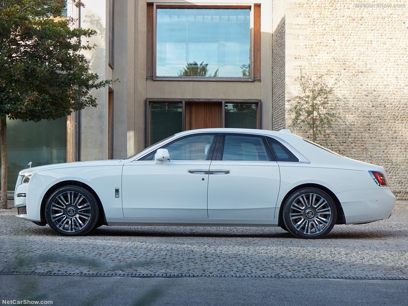 Rolls-Royce-Ghost-2021-800-25.jpg