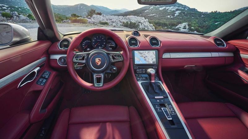 2021-porsche-boxster-25-interior.jpg