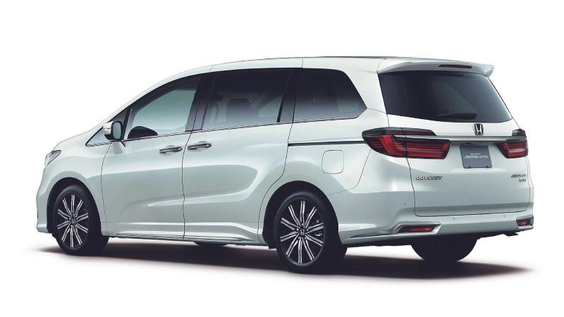 2021-honda-odyssey-japan-refresh-white-rear.jpg