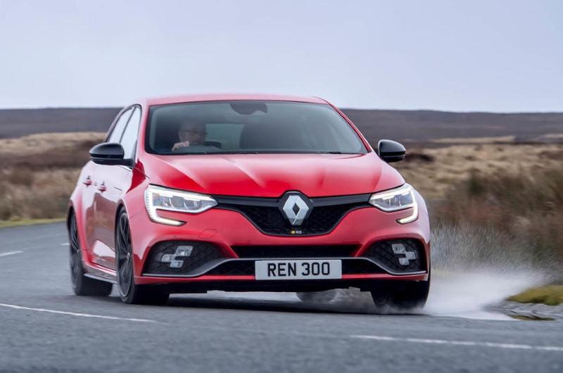 7-renault-megane-rs-300-edc-2021-uk-first-drive-review-cornering-front.jpg