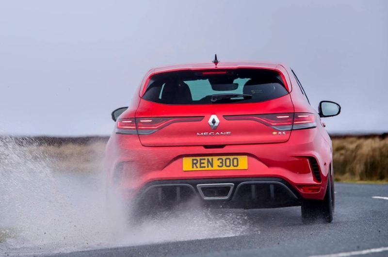 8-renault-megane-rs-300-edc-2021-uk-first-drive-review-cornering-rear.jpg